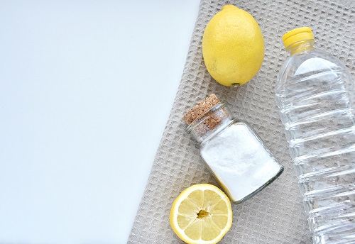 Bicarbonate de soude, citron, vinaigre blanc : des produits naturels pour nettoyer vos joints de carrelage