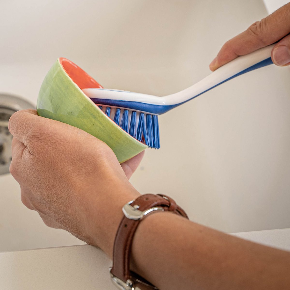 Utilisation de la brosse vaisselle ventouse Eléphant Maison