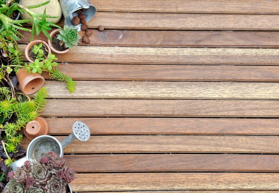 Nettoyer une terrasse en bois : 8 astuces de grand-mère